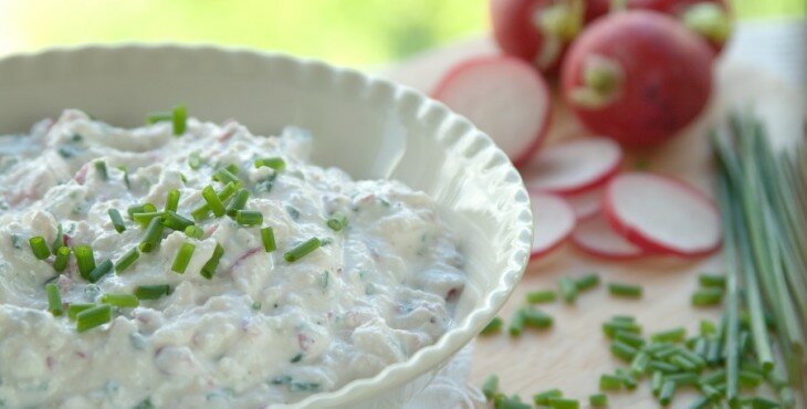 Cottage cheese with spring onion (source: foodmag.pl)